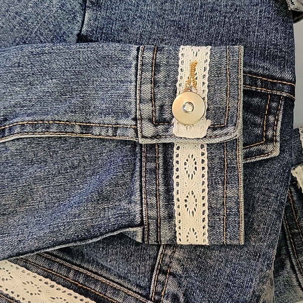 Cropped Jean Jacket - Picture 2 of 12
